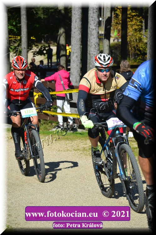 Náhled obrázku: 2021-10906-CTAuthor-764,1224.JPG