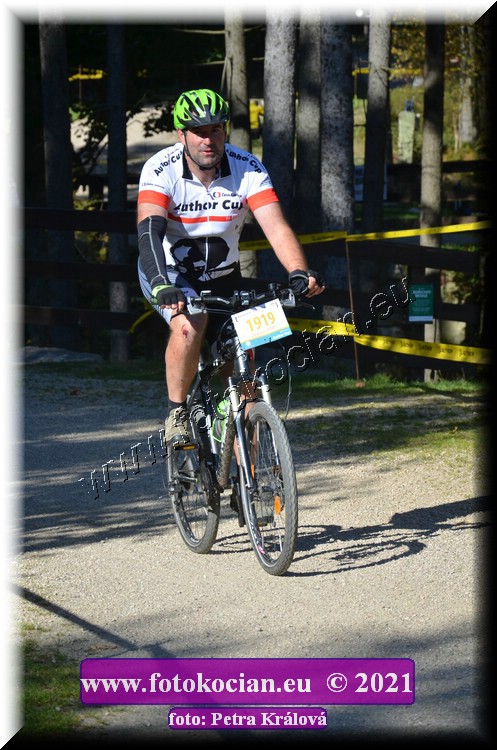 Náhled obrázku: 2021-12178-CTAuthor-1919.JPG