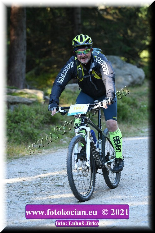 Náhled obrázku: 2021-8427-CTAuthor-1942.JPG