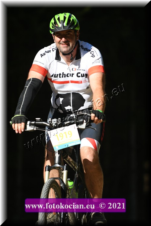 Náhled obrázku: 2021-4901-CTAuthor-1919.JPG