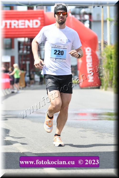 Náhled obrázku: 2023-2526-Zlin-220.JPG