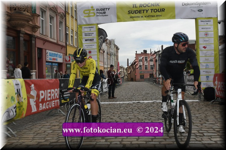 Náhled obrázku: 2024-1379-Sudety-tour-Broumov.JPG