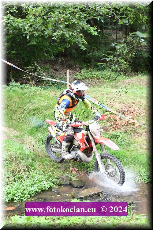 Náhled obrázku: 2024-1001-LazneBelohrad-motorka.JPG