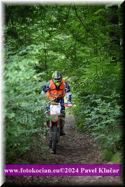 Náhled obrázku: 2024-1472-LazneBelohrad-motorka.JPG