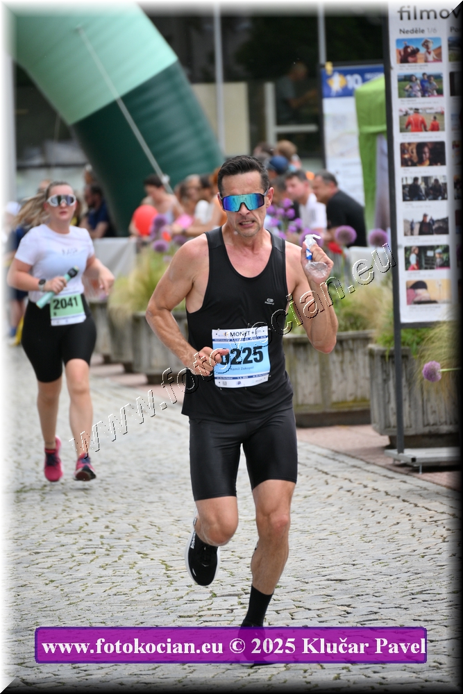 Náhled obrázku: 2025-6702-Zlin-225.JPG