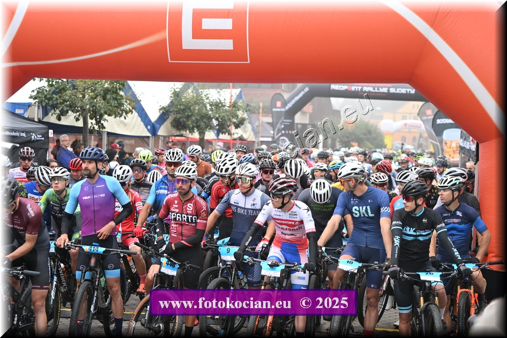 Náhled obrázku: 2025-1051-Sudety-9,10,26,440,414.JPG