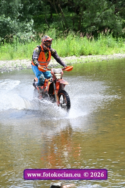 2026-1001-Sazava-motorka.JPG