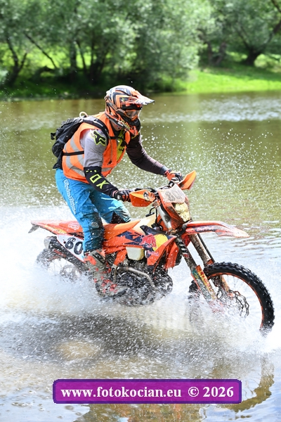 2026-1002-Sazava-motorka.JPG
